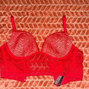 VICTORIA’S SECRET Bustier under wire bra. Light padding. Size 34B.
